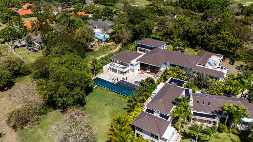 Cacique 1 oceanfront villa rental